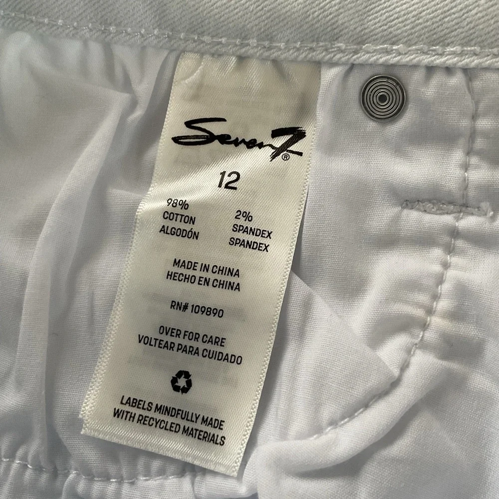 Seven7 White Denim Shorts Size 12 Women Weekend Stretch Fray Hem NWT - Picture 4 of 9